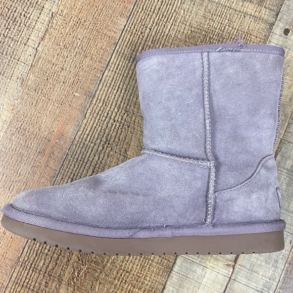Koolaburra by UGG Suede Short Boots Size 5 Kids Purple Lavender Lilac Elderberry - Picture 1 of 9